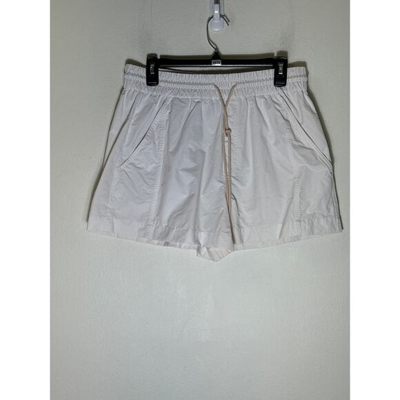 J. Crew Pants - J. Crew White Performance Shorts with Pockets sz M